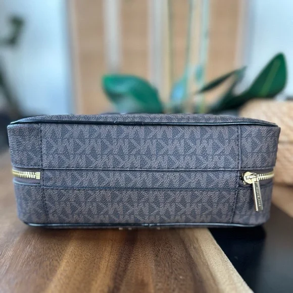 NWT. Michael Kors Large Hanging Toiletry Case Travel Pouch MK Brown Retails $398 - Picture 5 of 9